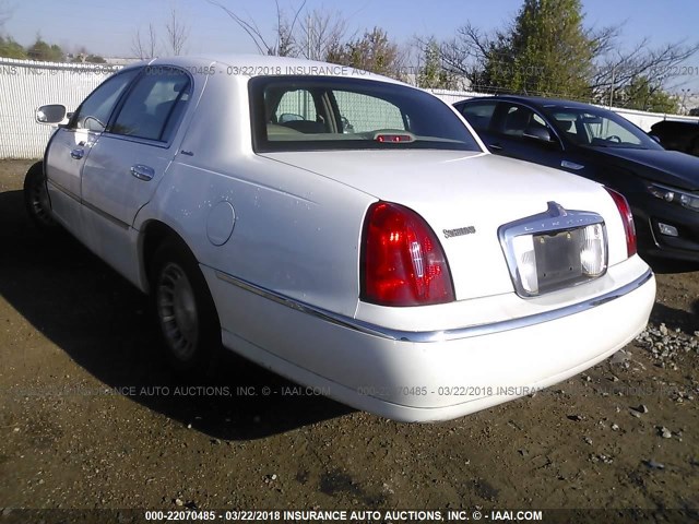 1LNHM81WX1Y735107 - 2001 LINCOLN TOWN CAR EXECUTIVE Белый фото 3