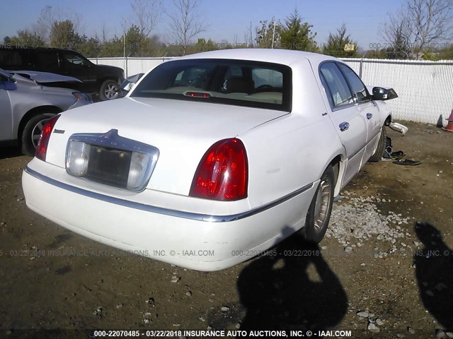 1LNHM81WX1Y735107 - 2001 LINCOLN TOWN CAR EXECUTIVE WHITE photo 4