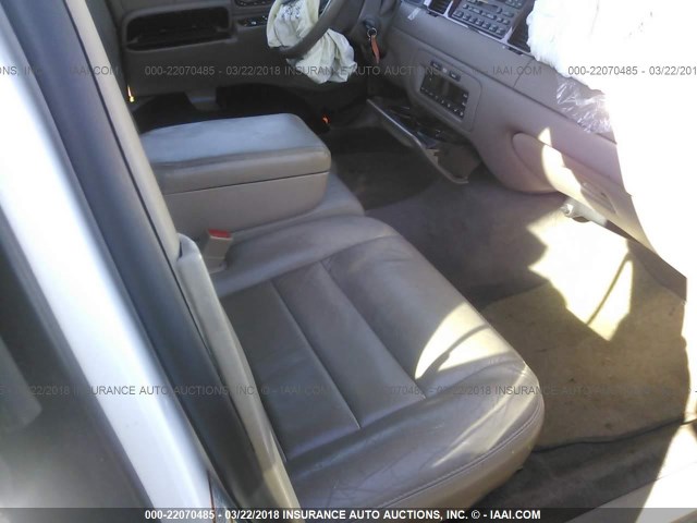 1LNHM81WX1Y735107 - 2001 LINCOLN TOWN CAR EXECUTIVE Белый фото 5