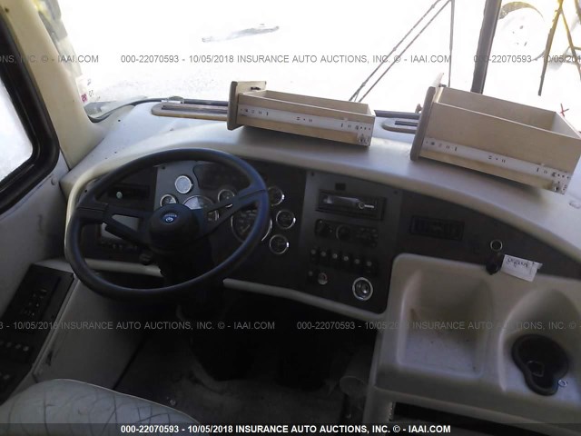 1RF12051X12015068 - 2001 ROADMASTER RAIL DYANASTER კრემისფერი ფოტო 5