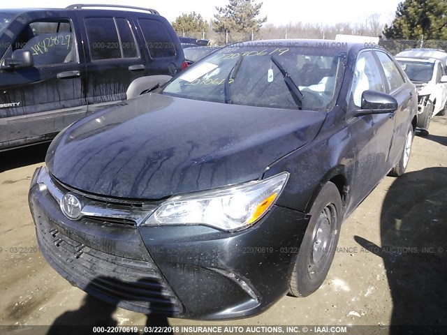 4T4BF1FK6GR526806 - 2016 TOYOTA CAMRY LE/XLE/SE/XSE BLACK photo 2