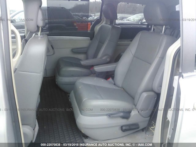 2V4RW3DG5BR695329 - 2011 VOLKSWAGEN ROUTAN SE SILVER photo 8