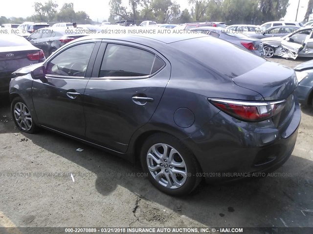 3MYDLBZV1GY102461 - 2016 TOYOTA SCION IA GRAY photo 3