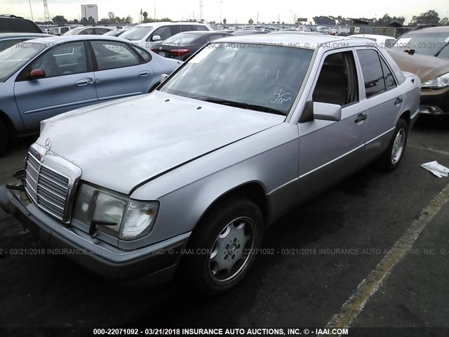 WDBEA34E6NB809779 - 1992 MERCEDES-BENZ 400 E SILVER photo 2