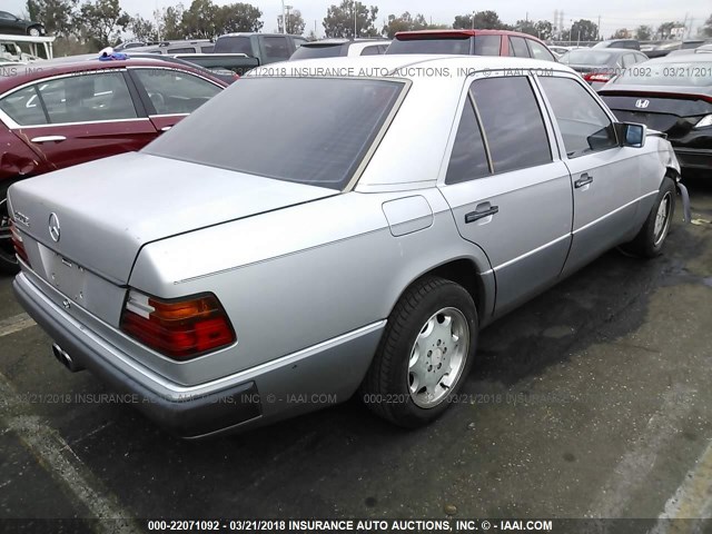 WDBEA34E6NB809779 - 1992 MERCEDES-BENZ 400 E SILVER photo 4