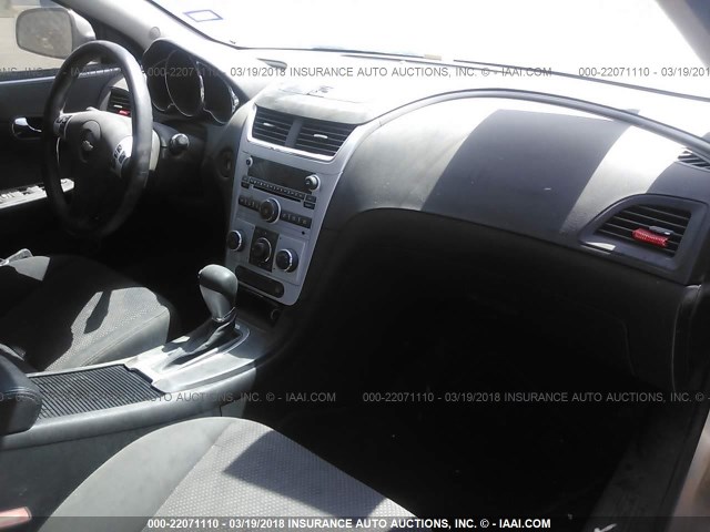 1G1ZC5E06A4119128 - 2010 CHEVROLET MALIBU 1LT SILVER photo 5