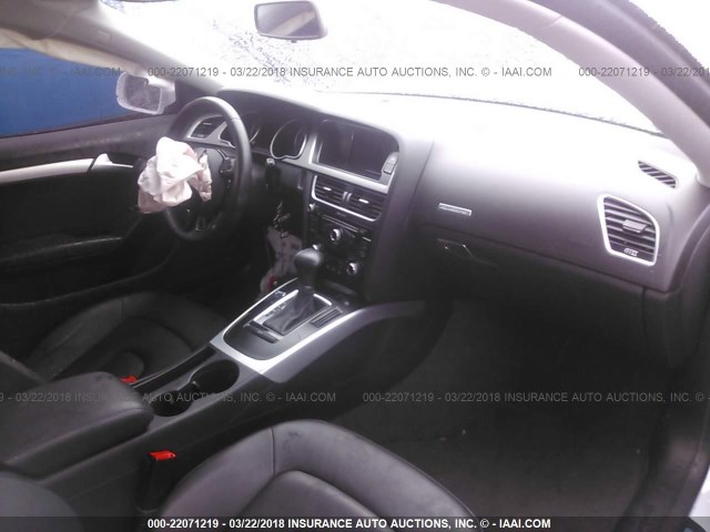 WAUCFAFRXEA069316 - 2014 AUDI A5 PREMIUM WHITE photo 5