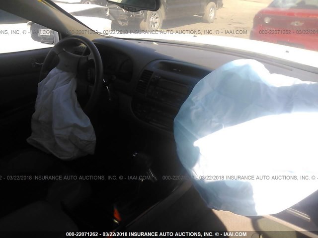 4T1BE32K92U046055 - 2002 TOYOTA CAMRY LE/XLE/SE თეთრი ფოტო 5