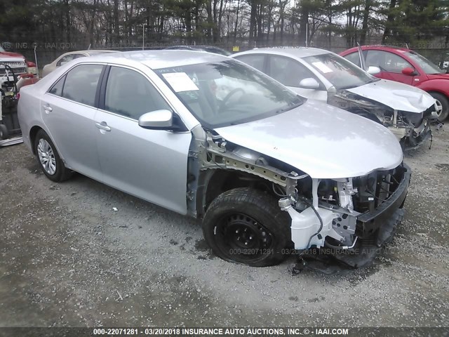 4T4BF1FK1ER390128 - 2014 TOYOTA CAMRY L/SE/LE/XLE ვერცხლისფერი ფოტო 1