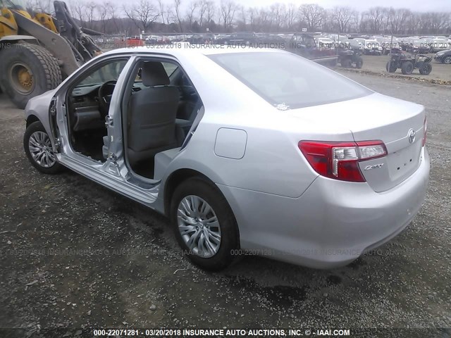 4T4BF1FK1ER390128 - 2014 TOYOTA CAMRY L/SE/LE/XLE SILVER photo 3
