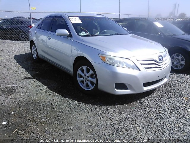 4T1BF3EK5BU231048 - 2011 TOYOTA CAMRY SE/LE/XLE Серебристый фото 1