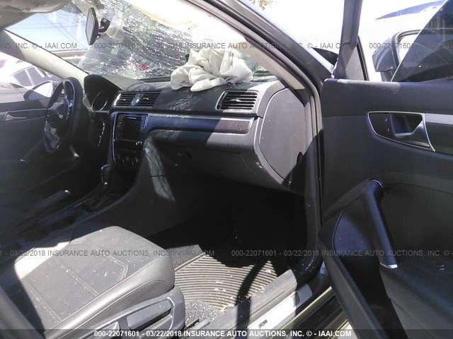 1VWDT7A37HC084349 - 2017 VOLKSWAGEN PASSAT R-LINE Boz foto 5