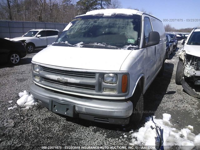 1GCEG15W221168451 - 2002 CHEVROLET EXPRESS G1500  WHITE photo 2