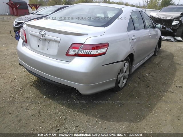 4T1BF3EK7BU608365 - 2011 TOYOTA CAMRY SE/LE/XLE SILVER photo 4