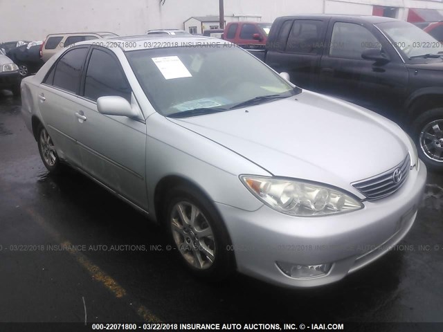 4T1BE32K45U550744 - 2005 TOYOTA CAMRY LE/XLE/SE SILVER photo 1