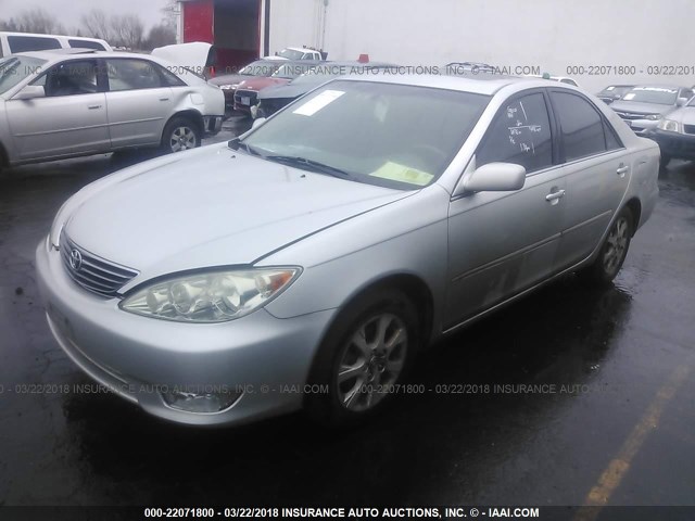 4T1BE32K45U550744 - 2005 TOYOTA CAMRY LE/XLE/SE SILVER photo 2