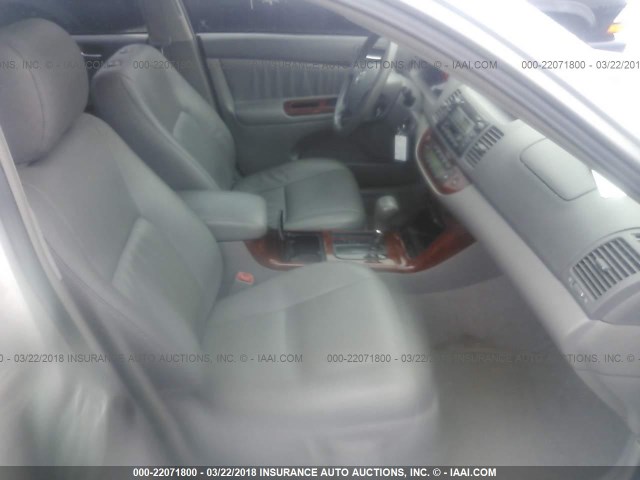 4T1BE32K45U550744 - 2005 TOYOTA CAMRY LE/XLE/SE SILVER photo 5