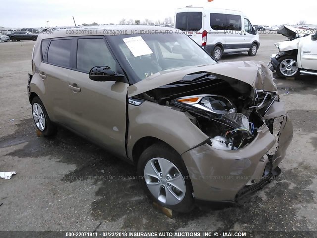 KNDJN2A29F7218715 - 2015 KIA SOUL TAN photo 1