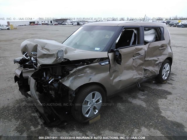 KNDJN2A29F7218715 - 2015 KIA SOUL TAN photo 2