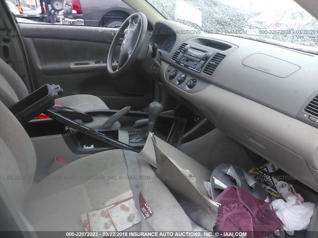 JTDBE32K530147252 - 2003 TOYOTA CAMRY LE/XLE Braun Foto 5