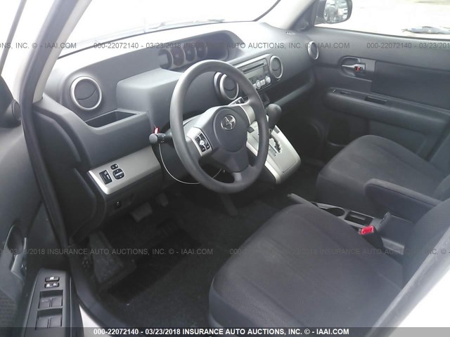 JTLKE50E881044163 - 2008 TOYOTA SCION XB WHITE photo 5