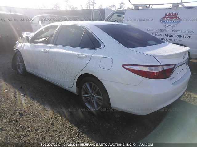 4T1BF1FK9GU158356 - 2016 TOYOTA CAMRY LE/XLE/SE/XSE WHITE photo 3