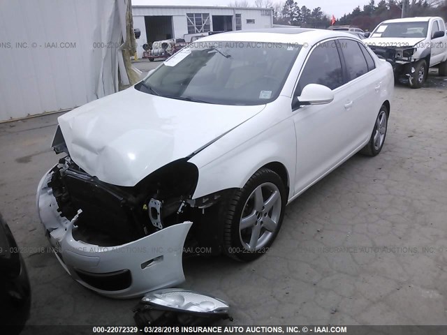 3VWRX7AJ0AM054879 - 2010 VOLKSWAGEN JETTA SE/SEL WHITE photo 2