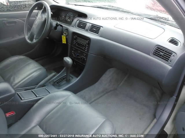 JT2BG28K2Y0497868 - 2000 TOYOTA CAMRY LE/XLE SILVER photo 5