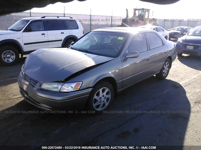 JT2BF22K0V0021853 - 1997 TOYOTA CAMRY LE/XLE TAN photo 2