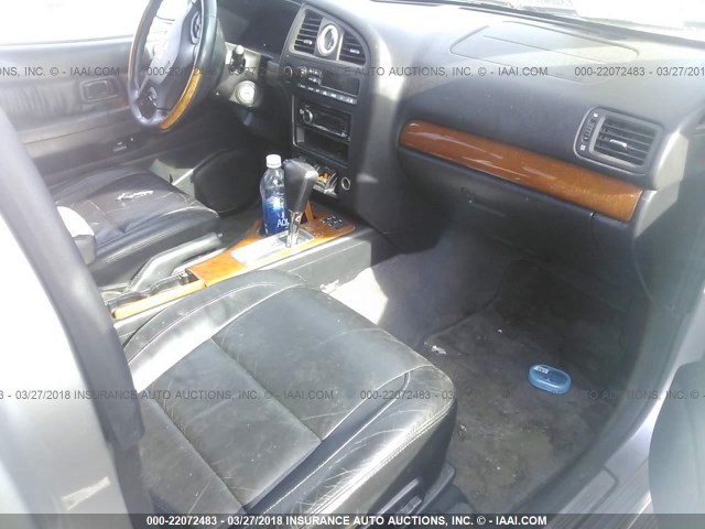 JNRDR09Y42W250356 - 2002 INFINITI QX4 SILVER photo 5