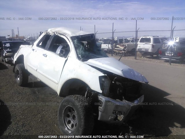 1N6AA07AX5N525753 - 2005 NISSAN TITAN XE/SE/LE WHITE photo 1