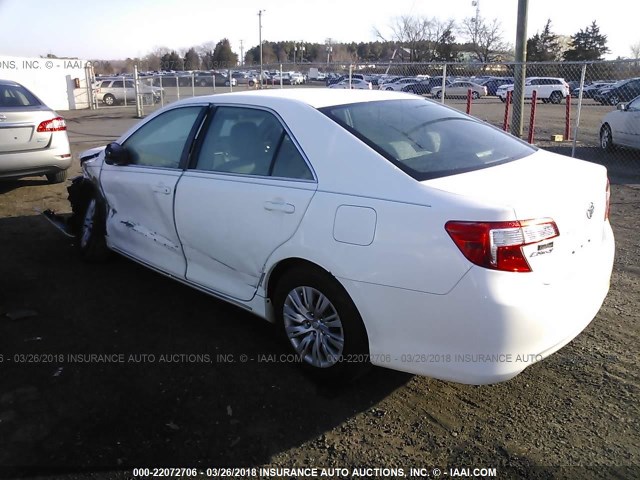 4T4BF1FK0ER406190 - 2014 TOYOTA CAMRY L/SE/LE/XLE WHITE photo 3