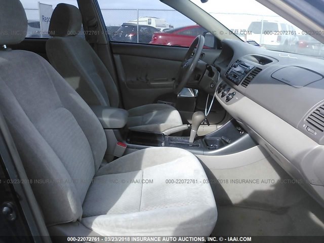 4T1BF32K42U503884 - 2002 TOYOTA CAMRY LE/XLE/SE BLACK photo 5