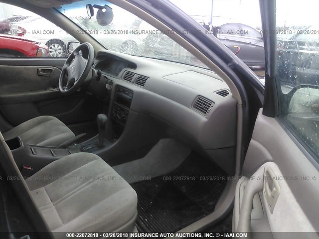 4T1BG22K2VU126788 - 1997 TOYOTA CAMRY CE/LE/XLE 黑色 照片 5