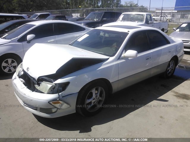 JT8BF28G410337078 - 2001 LEXUS ES 300 WHITE photo 2