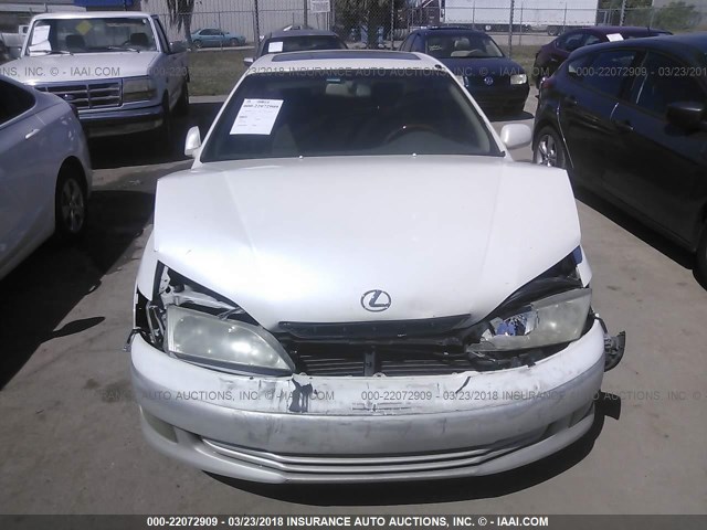 JT8BF28G410337078 - 2001 LEXUS ES 300 WHITE photo 6