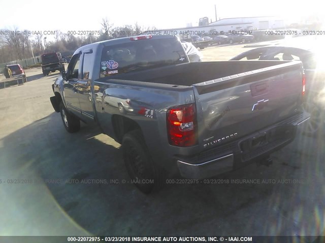 1GCRKSE37BZ440747 - 2011 CHEVROLET SILVERADO K1500 LT GRAY photo 3