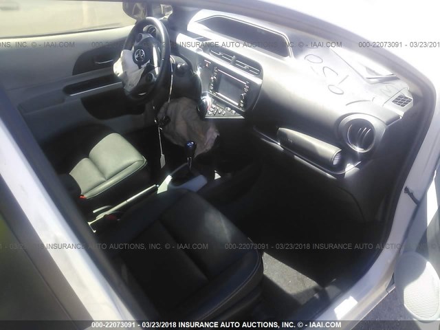 JTDKDTB33E1084290 - 2014 TOYOTA PRIUS C WHITE photo 5