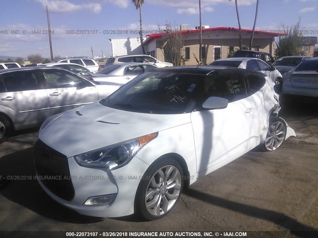 KMHTC6AD1DU162092 - 2013 HYUNDAI VELOSTER WHITE photo 2