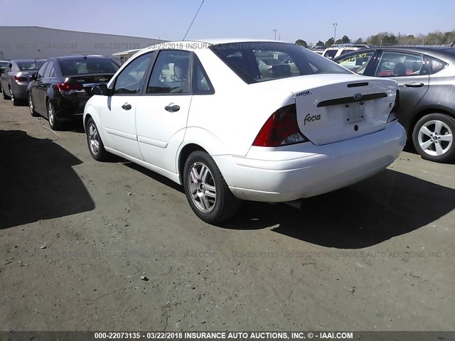 1FAFP34P32W291064 - 2002 FORD FOCUS SE/SE COMFORT WHITE photo 3