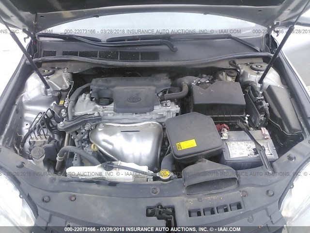 4T1BF1FK9FU957763 - 2015 TOYOTA CAMRY LE/XLE/SE/XSE Silber Foto 10