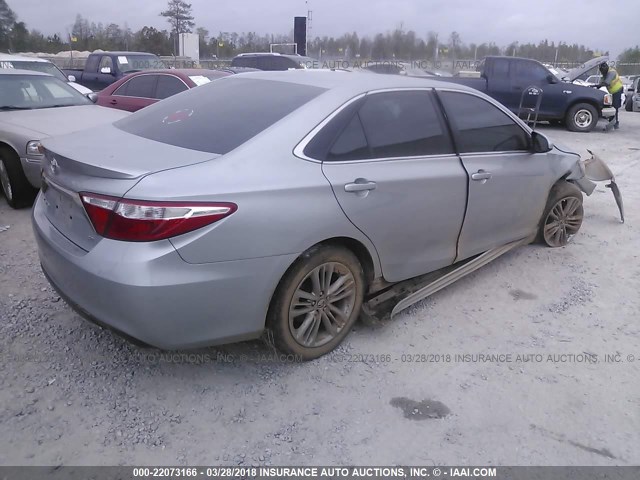 4T1BF1FK9FU957763 - 2015 TOYOTA CAMRY LE/XLE/SE/XSE SILVER photo 4