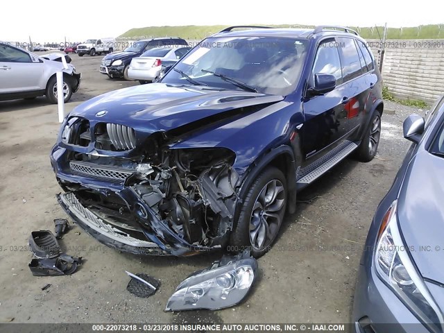 5UXZV8C58D0C17348 - 2013 BMW X5 XDRIVE50I BLUE photo 2