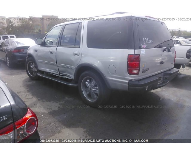 1FMRU15W22LA02733 - 2002 FORD EXPEDITION XLT 银色 照片 3