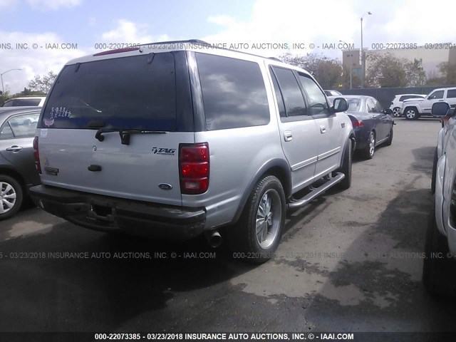 1FMRU15W22LA02733 - 2002 FORD EXPEDITION XLT 银色 照片 4