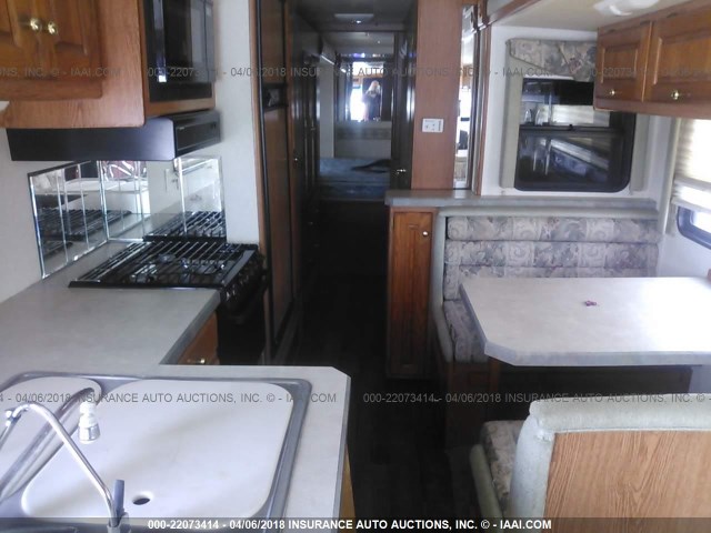 5B4MP67G823347943 - 2002 WORKHORSE CUSTOM CHASSIS MOTORHOME CHASSIS W22 Unknown photo 8