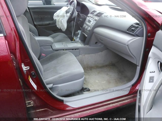 4T1BF3EK4AU112213 - 2010 TOYOTA CAMRY SE/LE/XLE წითელი ფოტო 5