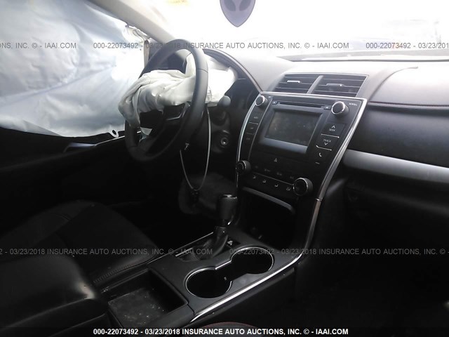 4T1BF1FK9GU546512 - 2016 TOYOTA CAMRY LE/XLE/SE/XSE Schwarz Foto 5