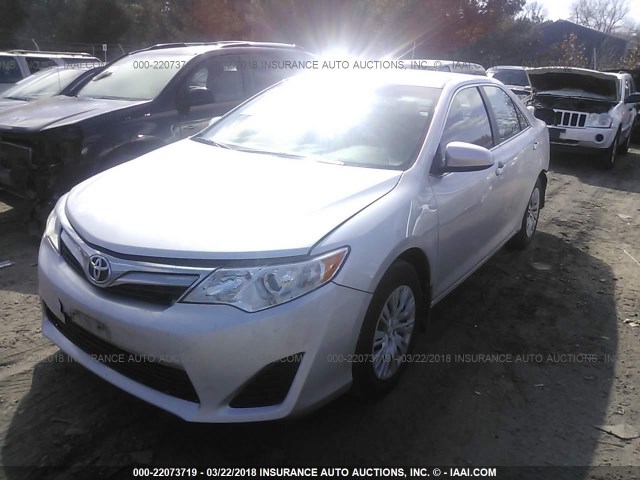 4T4BF1FK4CR234727 - 2012 TOYOTA CAMRY SE/LE/XLE SILVER photo 2