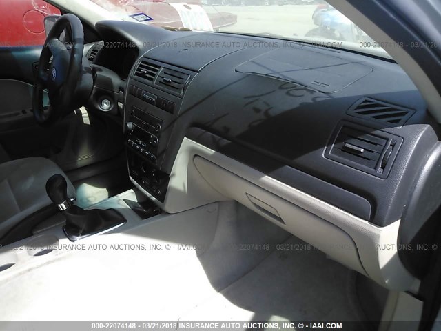 3FAFP06Z56R250666 - 2006 FORD FUSION S GRAY photo 5
